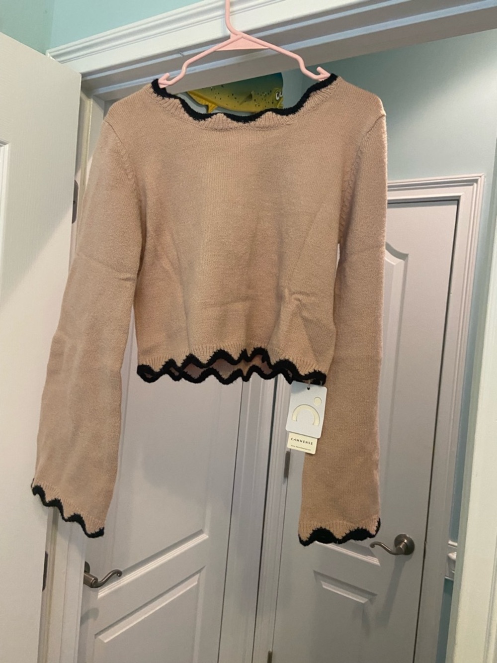 Commense Contrast Wave Trim Bow Crop Sweater - Picture 4 of 7